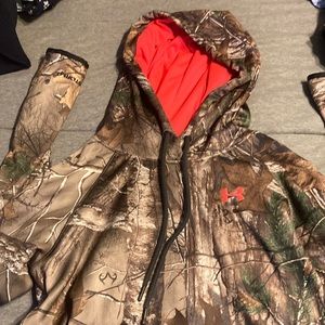 Women’s camo/hot pink under amour hoodie